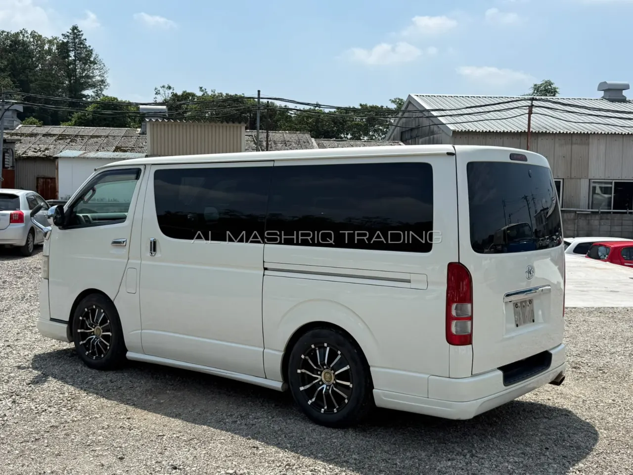 TOYOTA HIACE VAN 2011 — photo 2