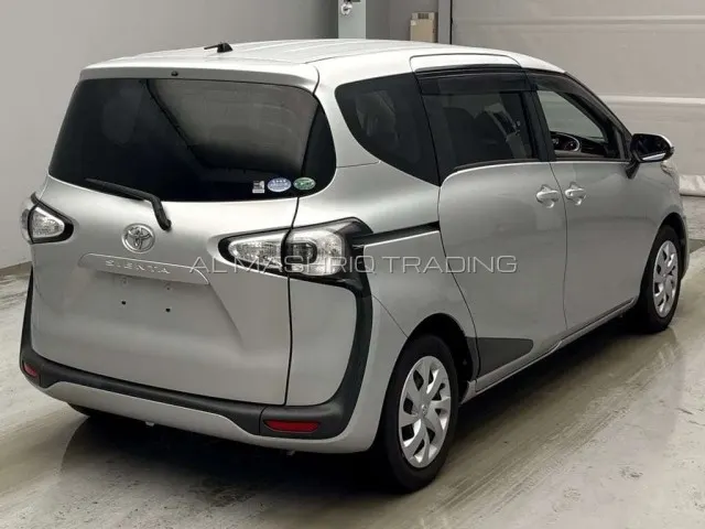 TOYOTA SIENTA 2015 — photo 2