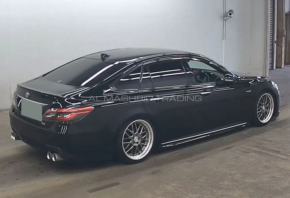 TOYOTA CROWN 2018 — photo 2