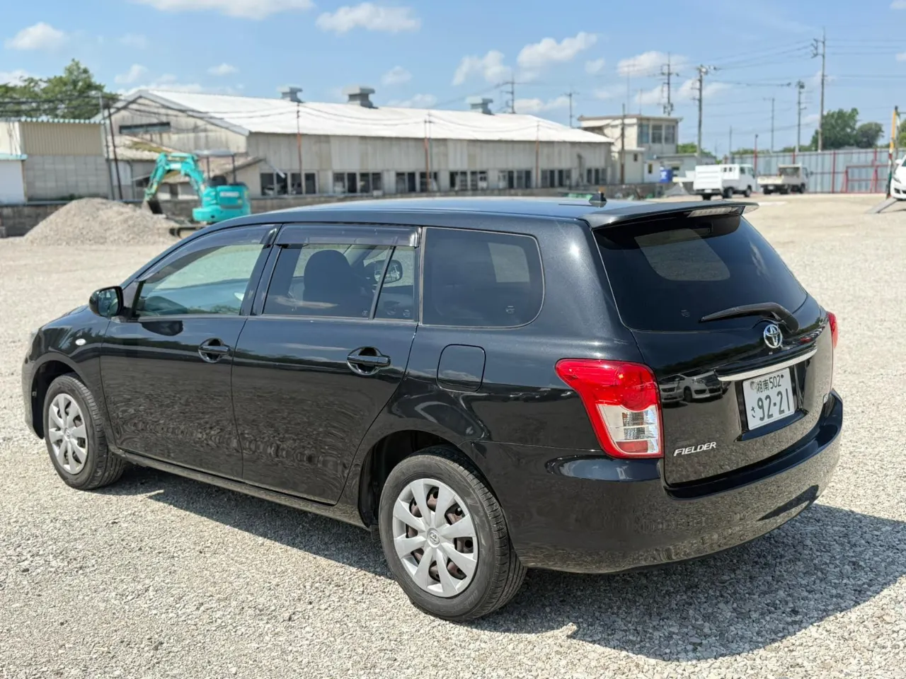 TOYOTA COROLLA FILEDER 2010 — photo 2