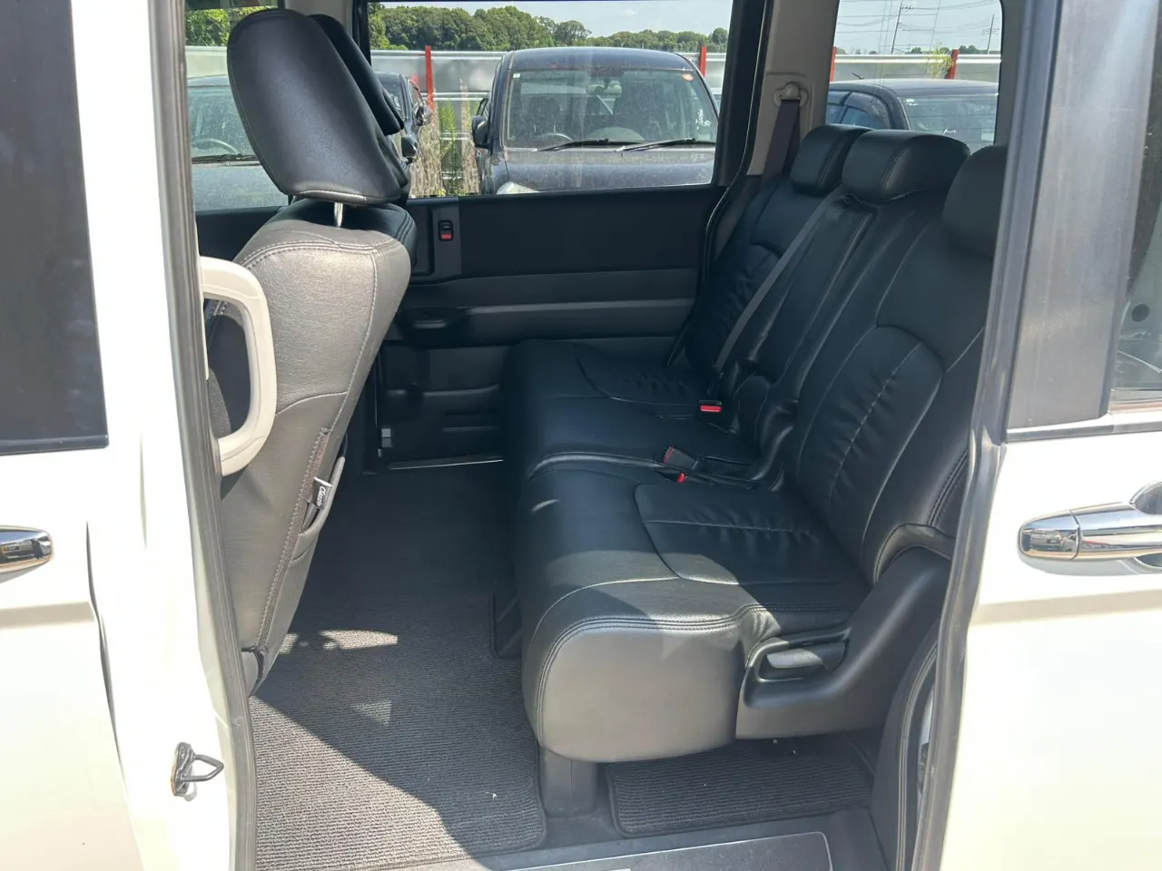 HONDA STEP WAGON 2012 — photo 6