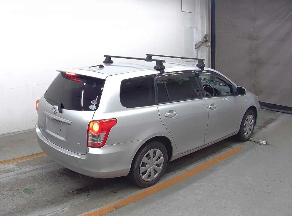 TOYOTA COROLLA FILEDER 2010 — photo 2