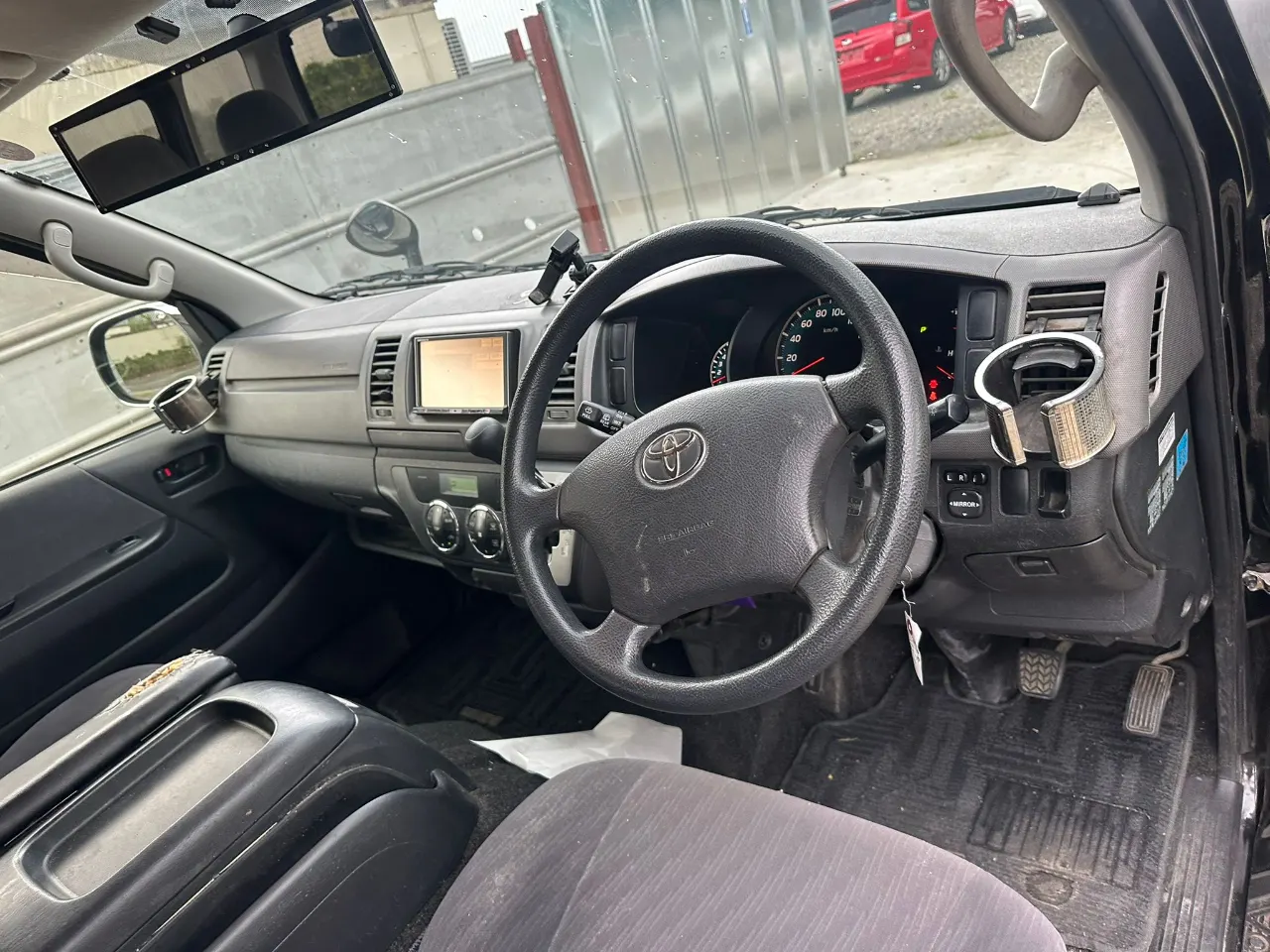 TOYOTA HIACE VAN 2012 — photo 6