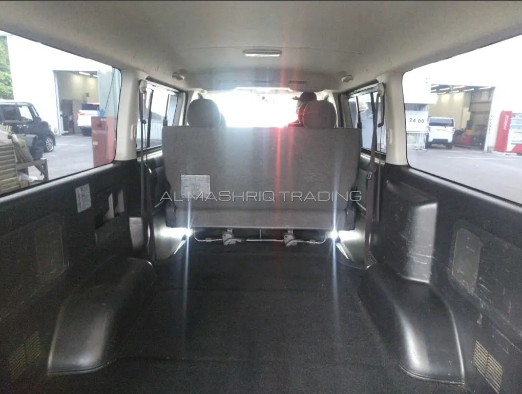 TOYOTA HIACE VAN 2013 — photo 5