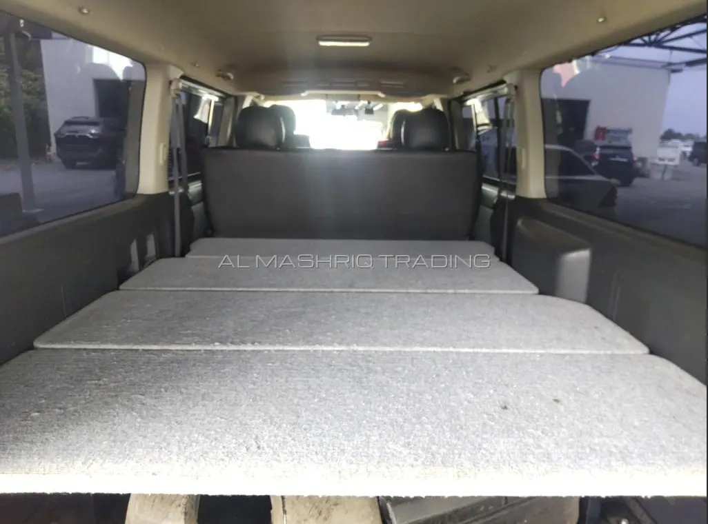 TOYOTA HIACE VAN 2012 — photo 5