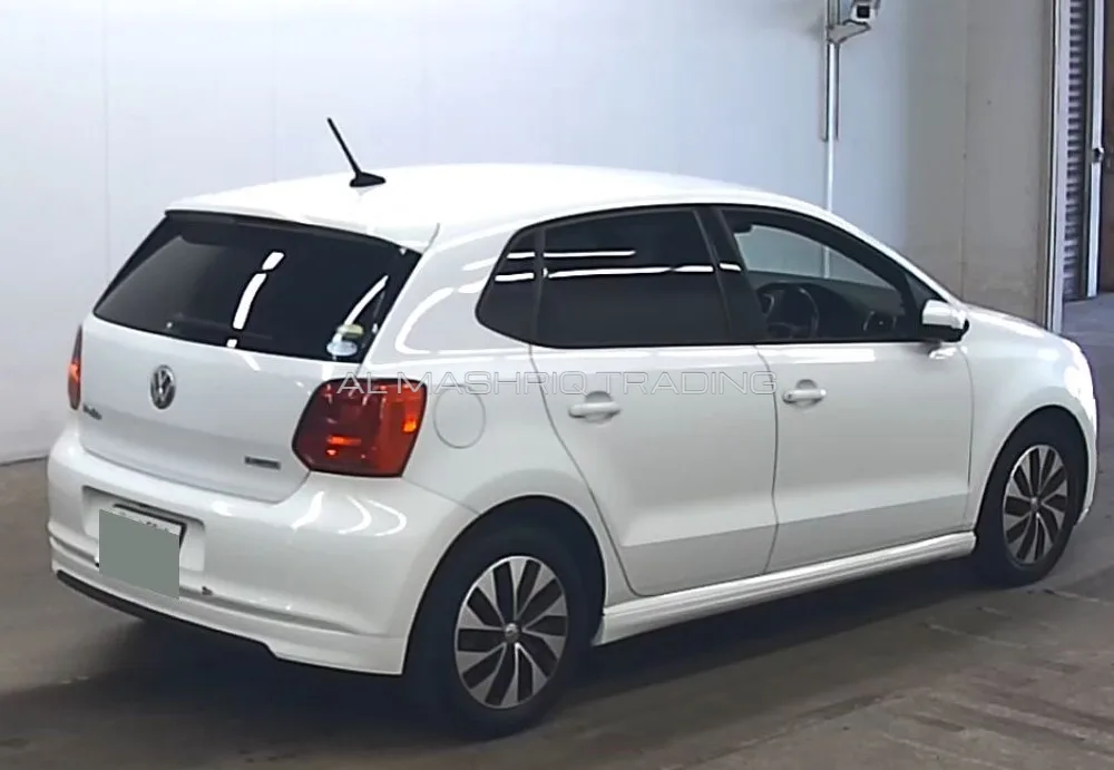 VOLKSWAGEN POLO 2016 — photo 2