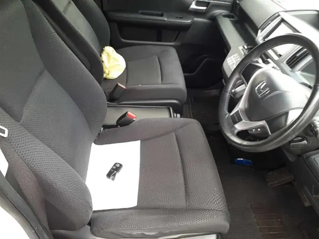 HONDA STEP WAGON 2012 — photo 6