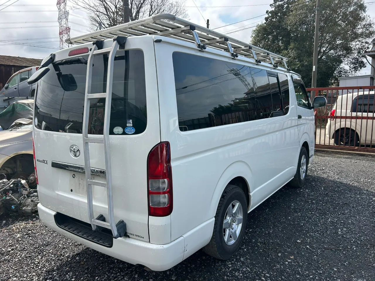 TOYOTA HIACE VAN 2012 — photo 2