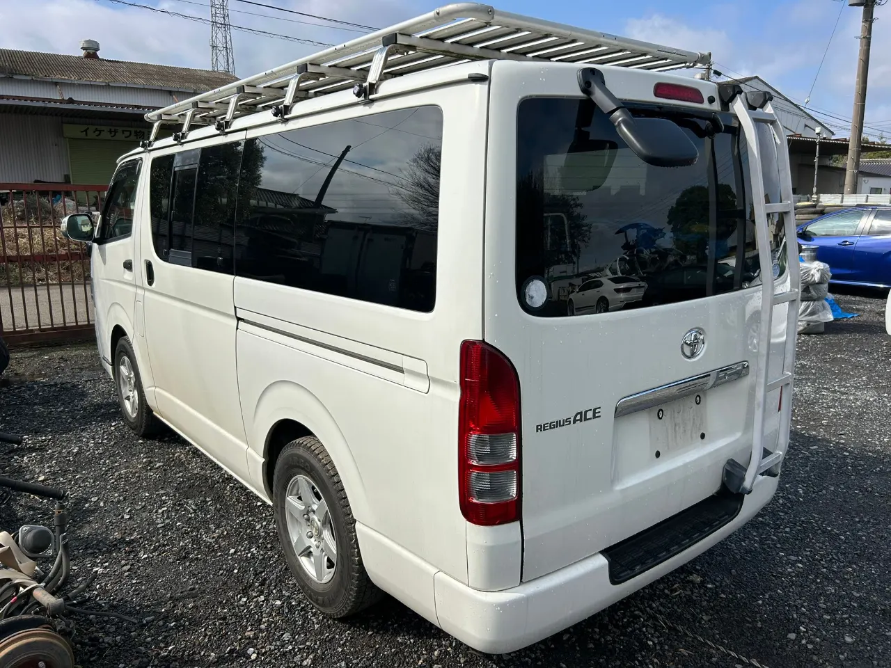 TOYOTA HIACE VAN 2012 — photo 6