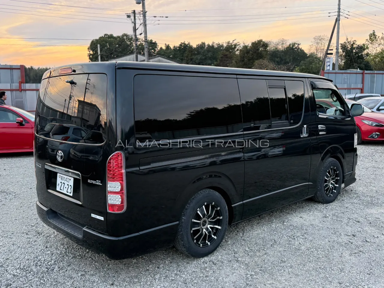 TOYOTA HIACE VAN 2010 — photo 2