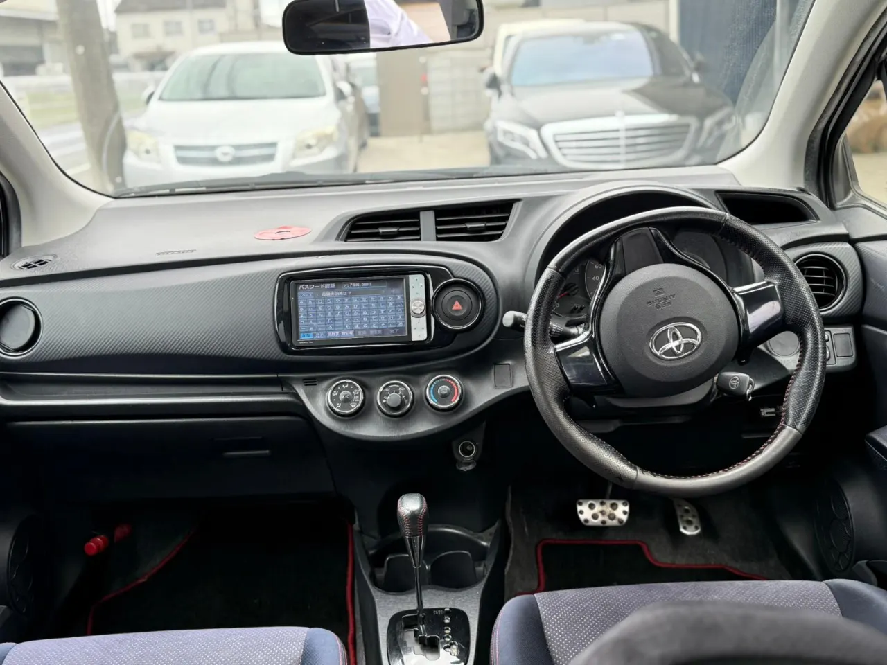 TOYOTA VITZ 2011 — photo 6