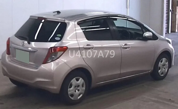 TOYOTA VITZ 2012 — photo 2