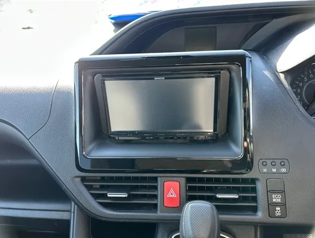 TOYOTA VOXY 2018 — photo 6