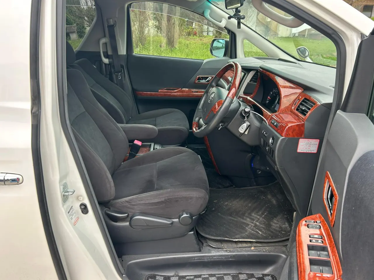 TOYOTA VELFIRE 2011 — photo 6