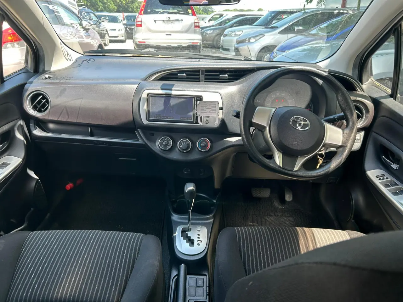 TOYOTA VITZ 2014 — photo 6