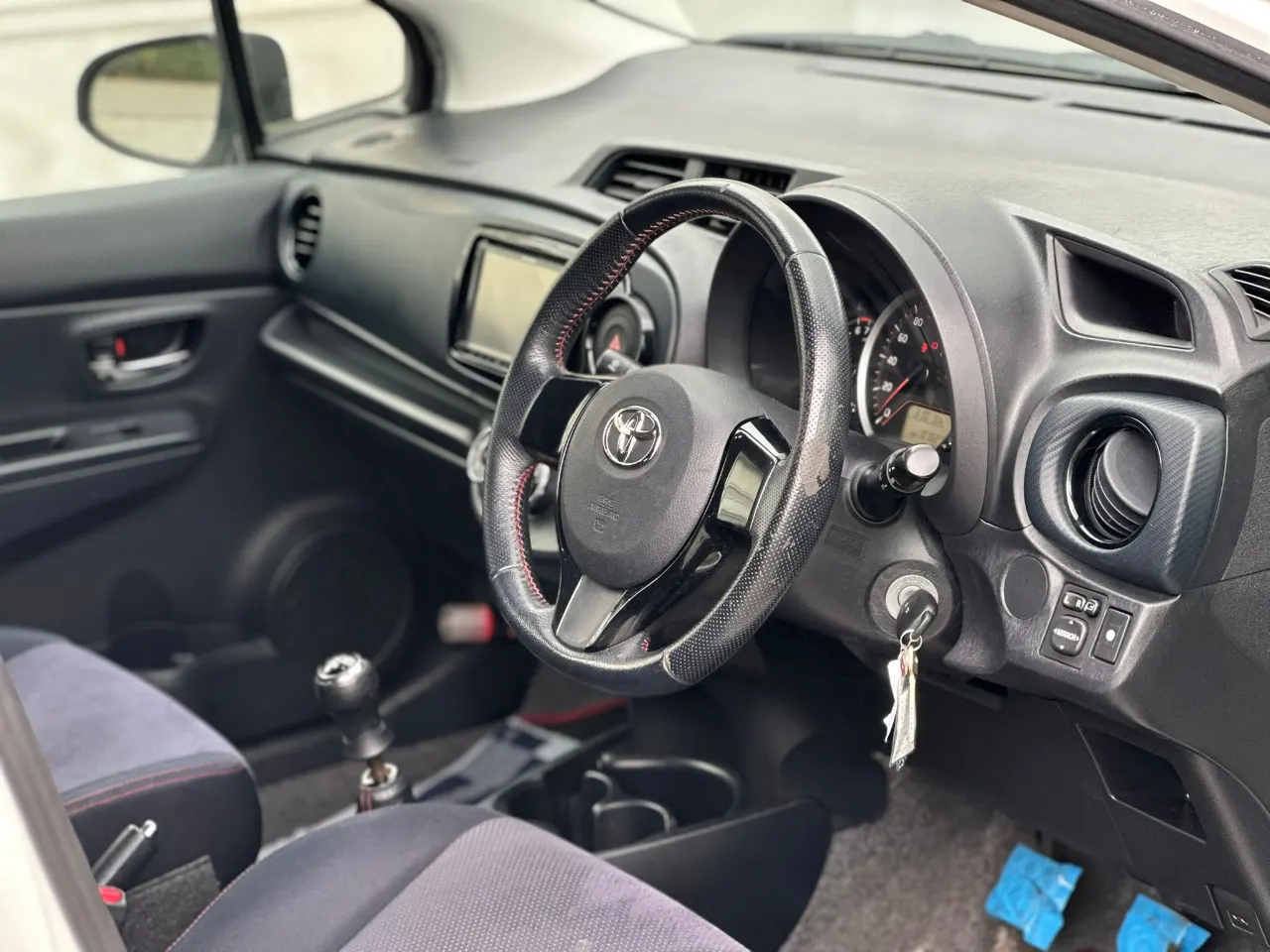 TOYOTA VITZ 2011 — photo 6