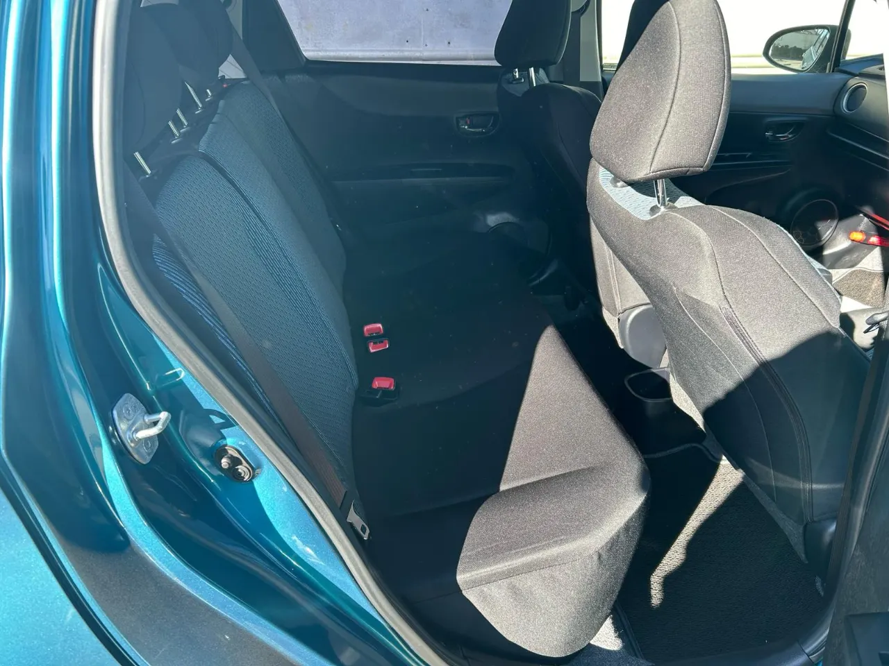 TOYOTA VITZ 2013 — photo 6