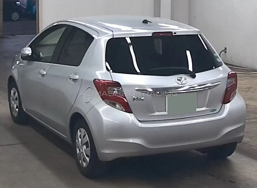 TOYOTA VITZ 2017 — photo 5