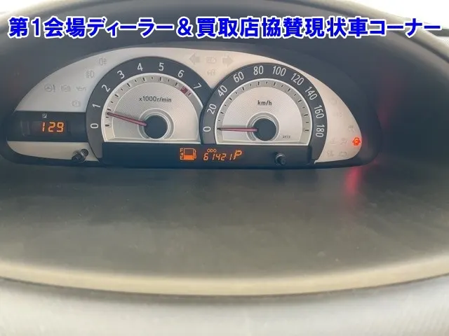 TOYOTA SIENTA 2011 — photo 6