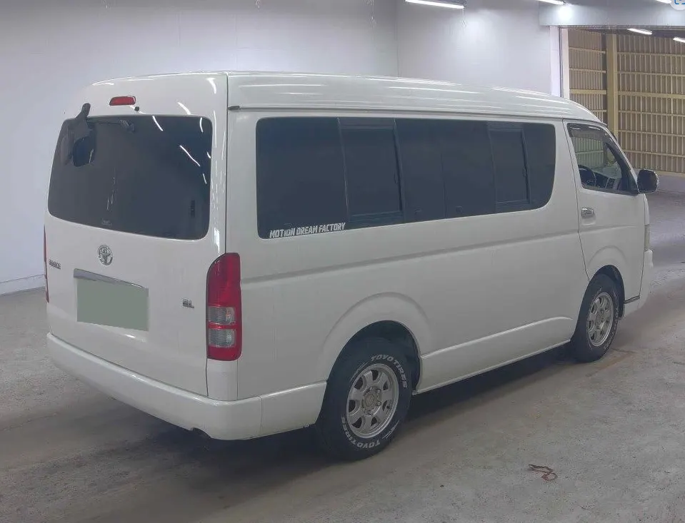 TOYOTA HIACE VAN 2010 — photo 2
