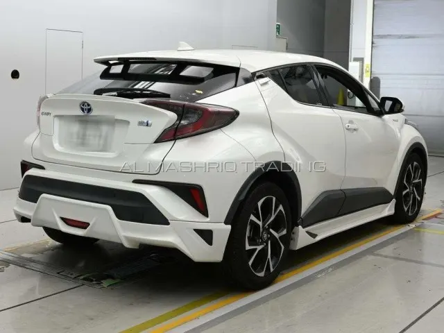 TOYOTA C-HR 2017 — photo 2