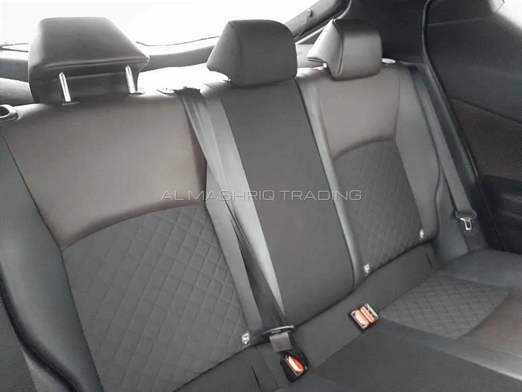 TOYOTA C-HR 2017 — photo 6