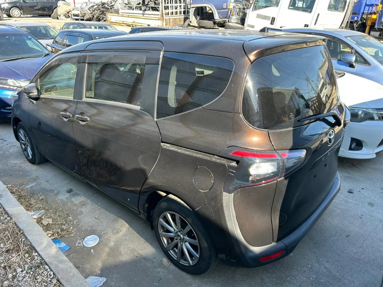TOYOTA SIENTA 2017 — photo 2