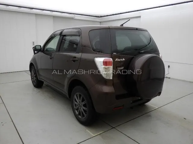 TOYOTA RUSH 2011 — photo 2