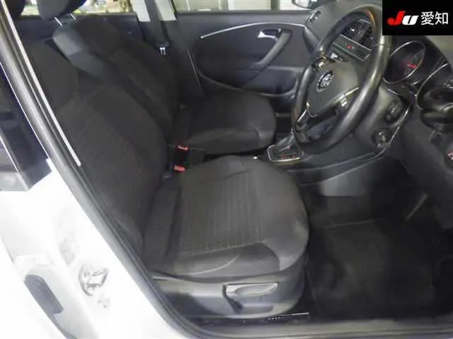 VOLKSWAGEN POLO 2014 — photo 6