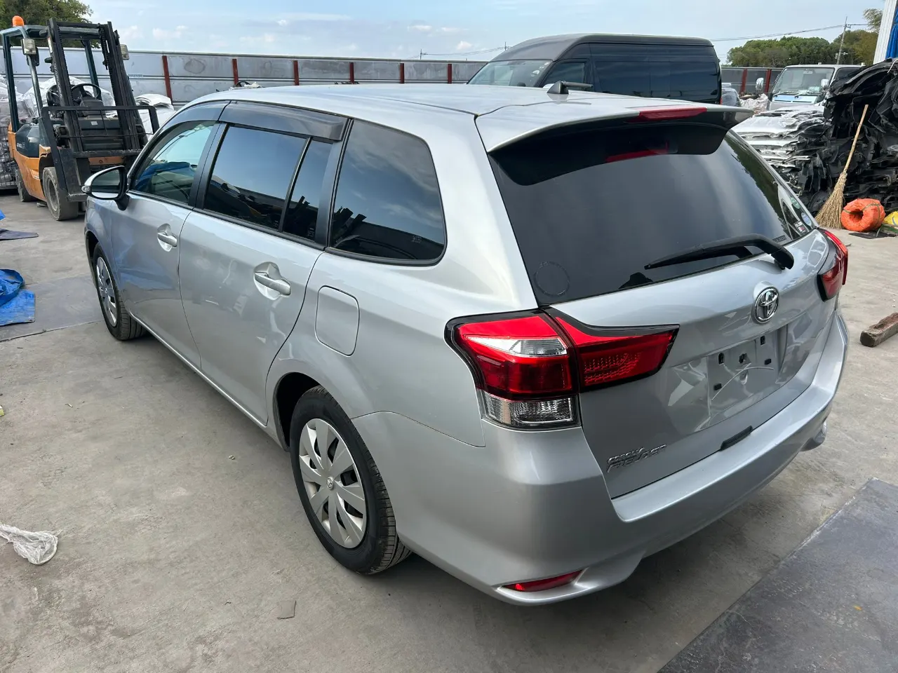 TOYOTA COROLLA FILEDER 2016 — photo 2