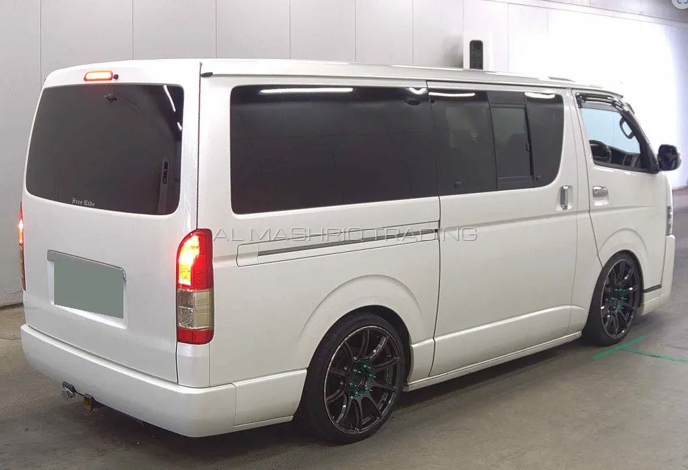 TOYOTA HIACE VAN 2012 — photo 2