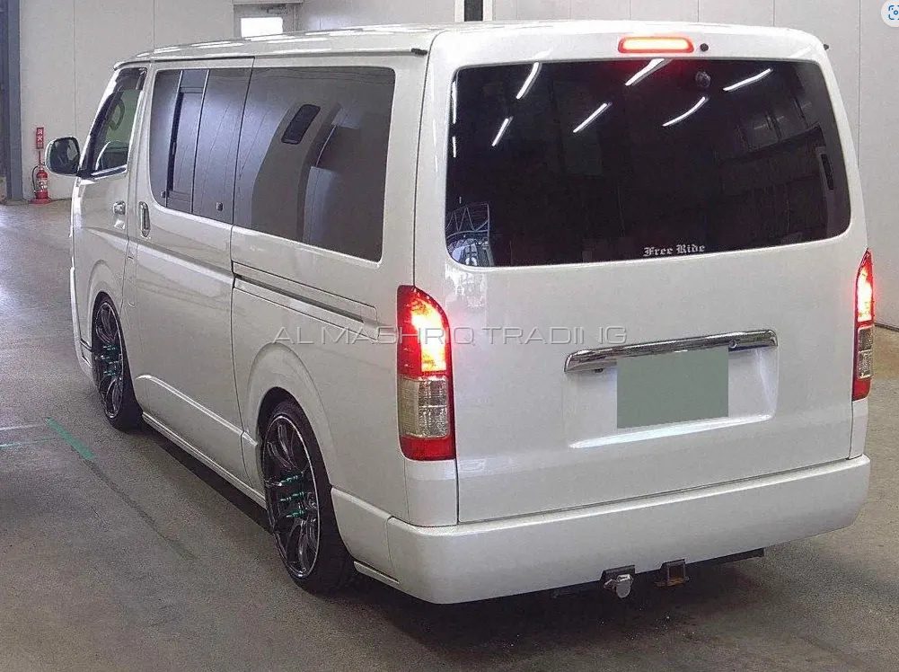 TOYOTA HIACE VAN 2012 — photo 6