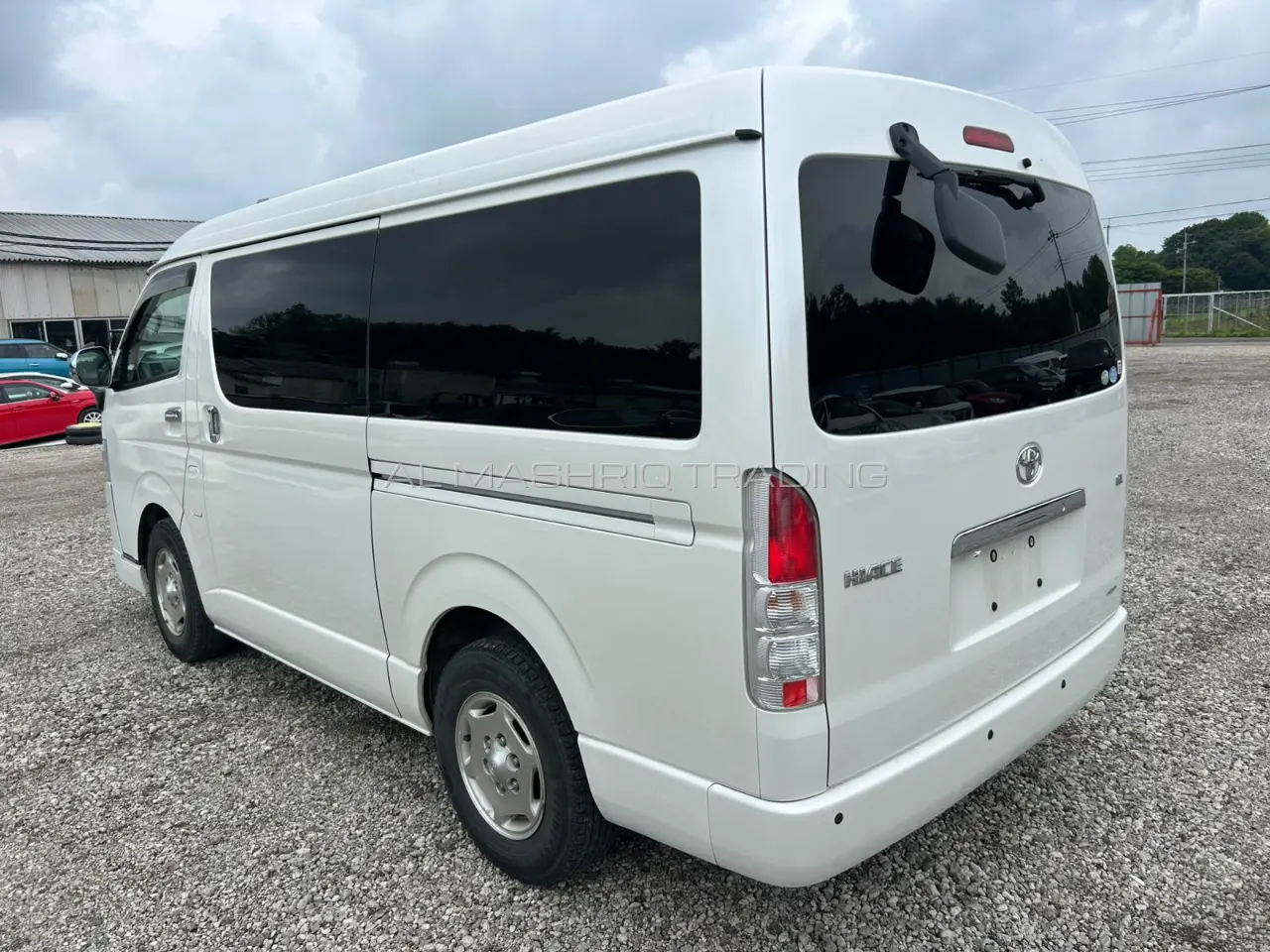 TOYOTA HIACE WAGON 2011 — photo 2