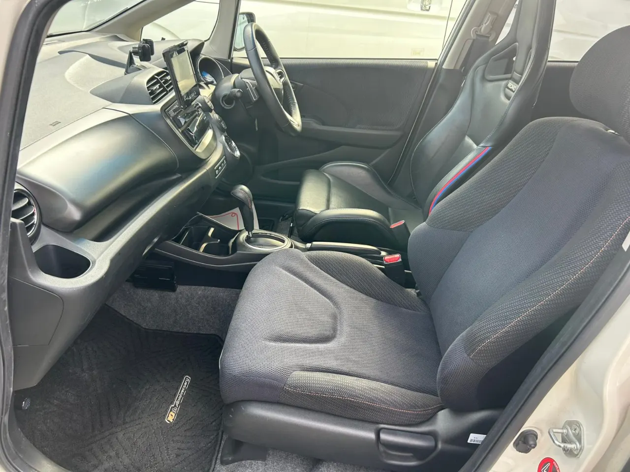 HONDA FIT 2012 — photo 6