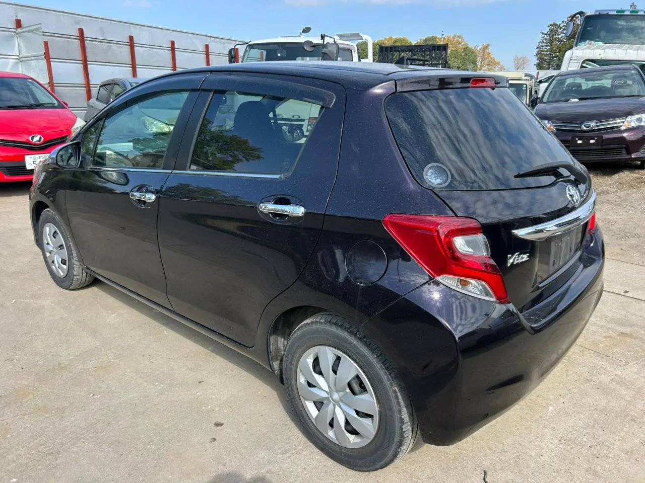 TOYOTA VITZ 2015 — photo 2