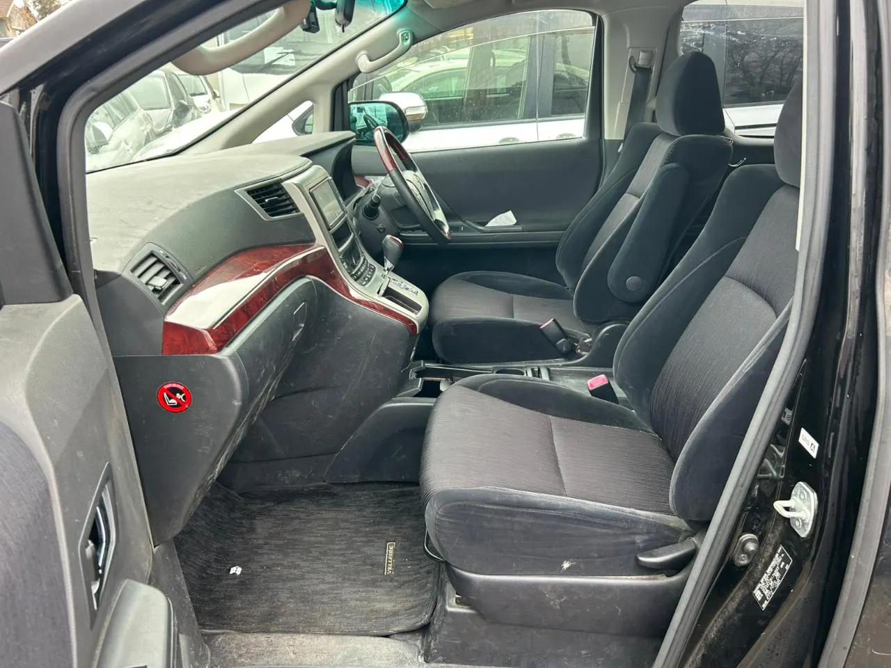 TOYOTA VELFIRE 2011 — photo 2