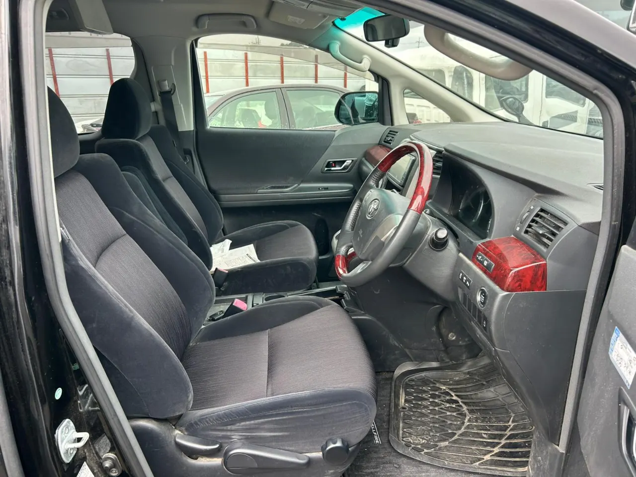 TOYOTA VELFIRE 2011 — photo 6