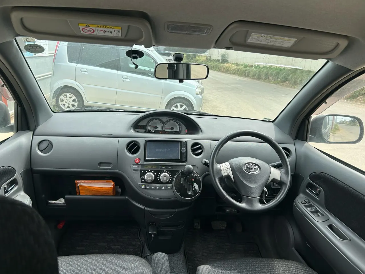 TOYOTA SIENTA 2014 — photo 6