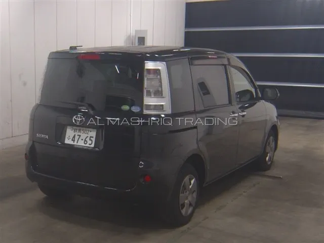 TOYOTA SIENTA 2012 — photo 2