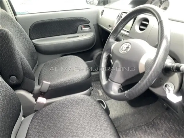 TOYOTA SIENTA 2012 — photo 6
