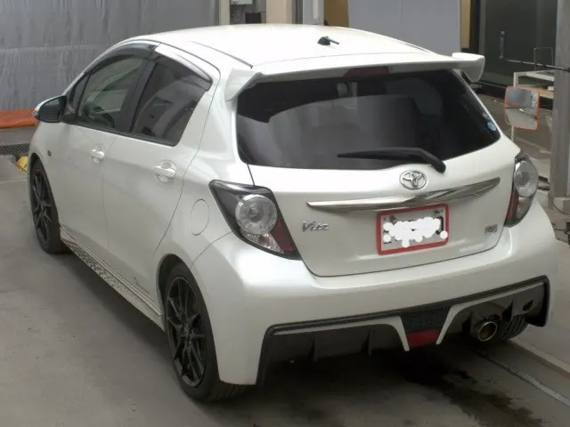 TOYOTA VITZ 2016 — photo 2