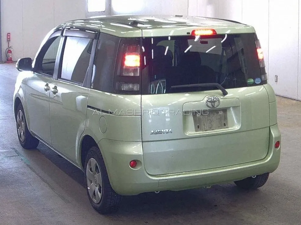 TOYOTA SIENTA 2012 — photo 2