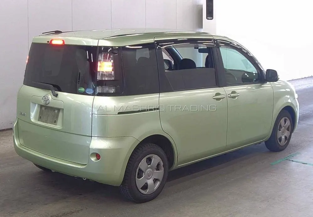 TOYOTA SIENTA 2012 — photo 6