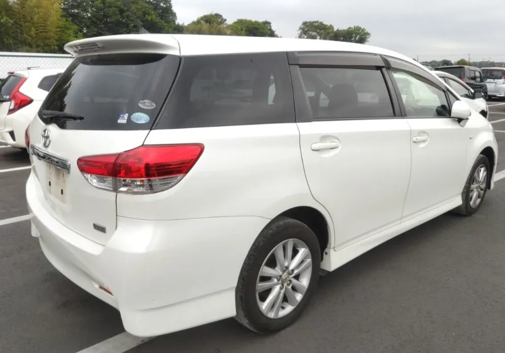 TOYOTA WISH 2010 — photo 2