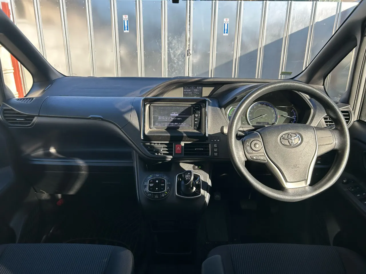 TOYOTA NOAH 2015 — photo 6