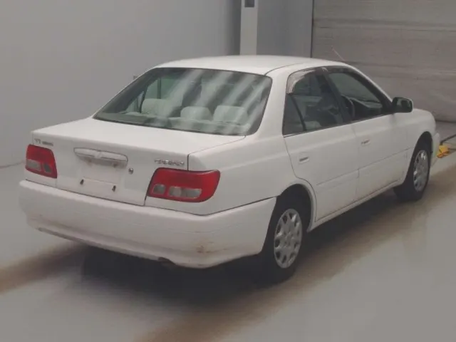 TOYOTA CARINA 2000 — photo 2