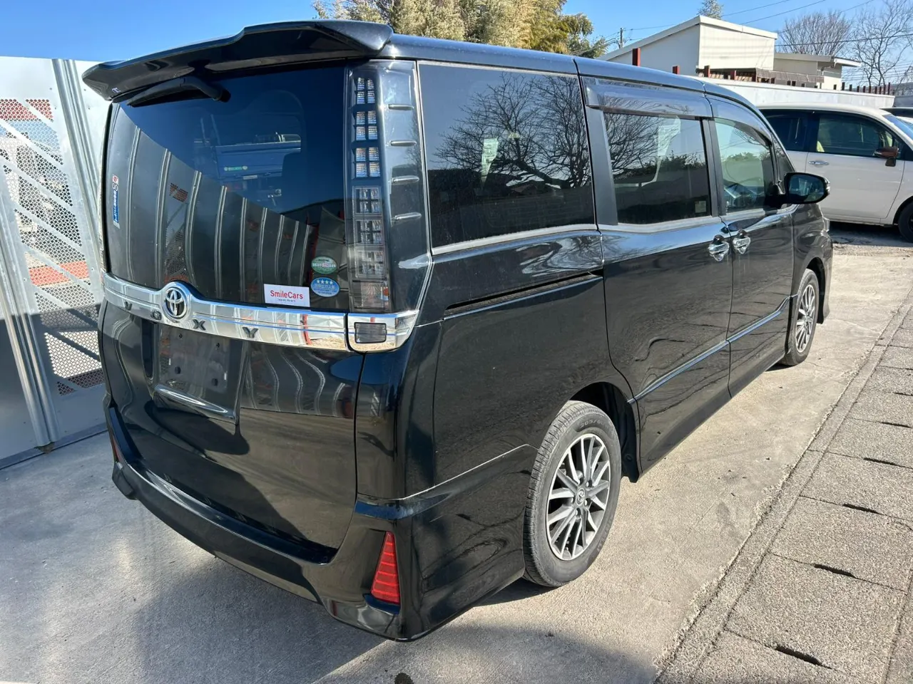 TOYOTA VOXY 2016 — photo 2