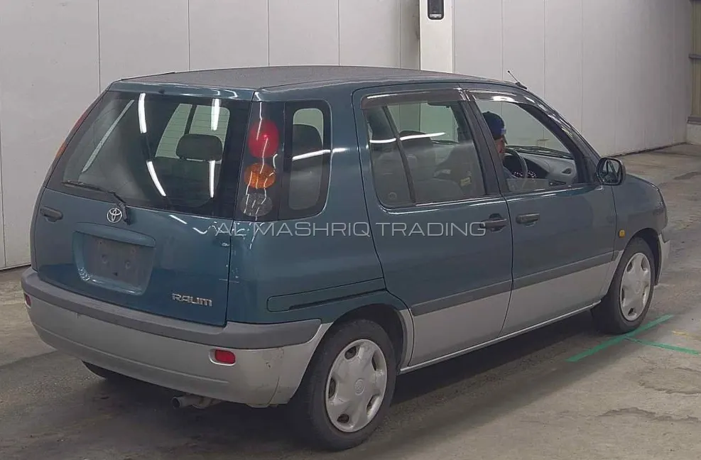 TOYOTA RAUM 1997 — photo 2