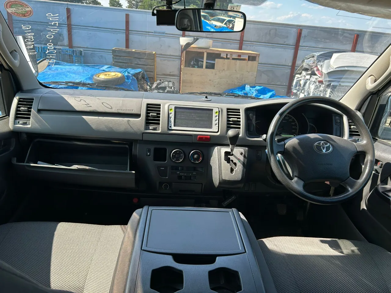 TOYOTA HIACE VAN 2011 — photo 4