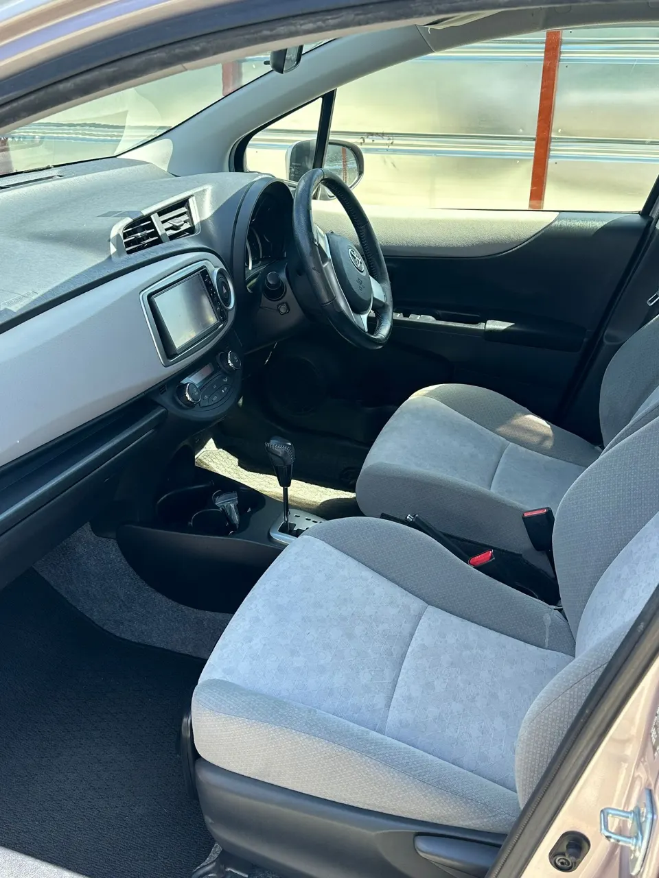 TOYOTA VITZ 2011 — photo 6